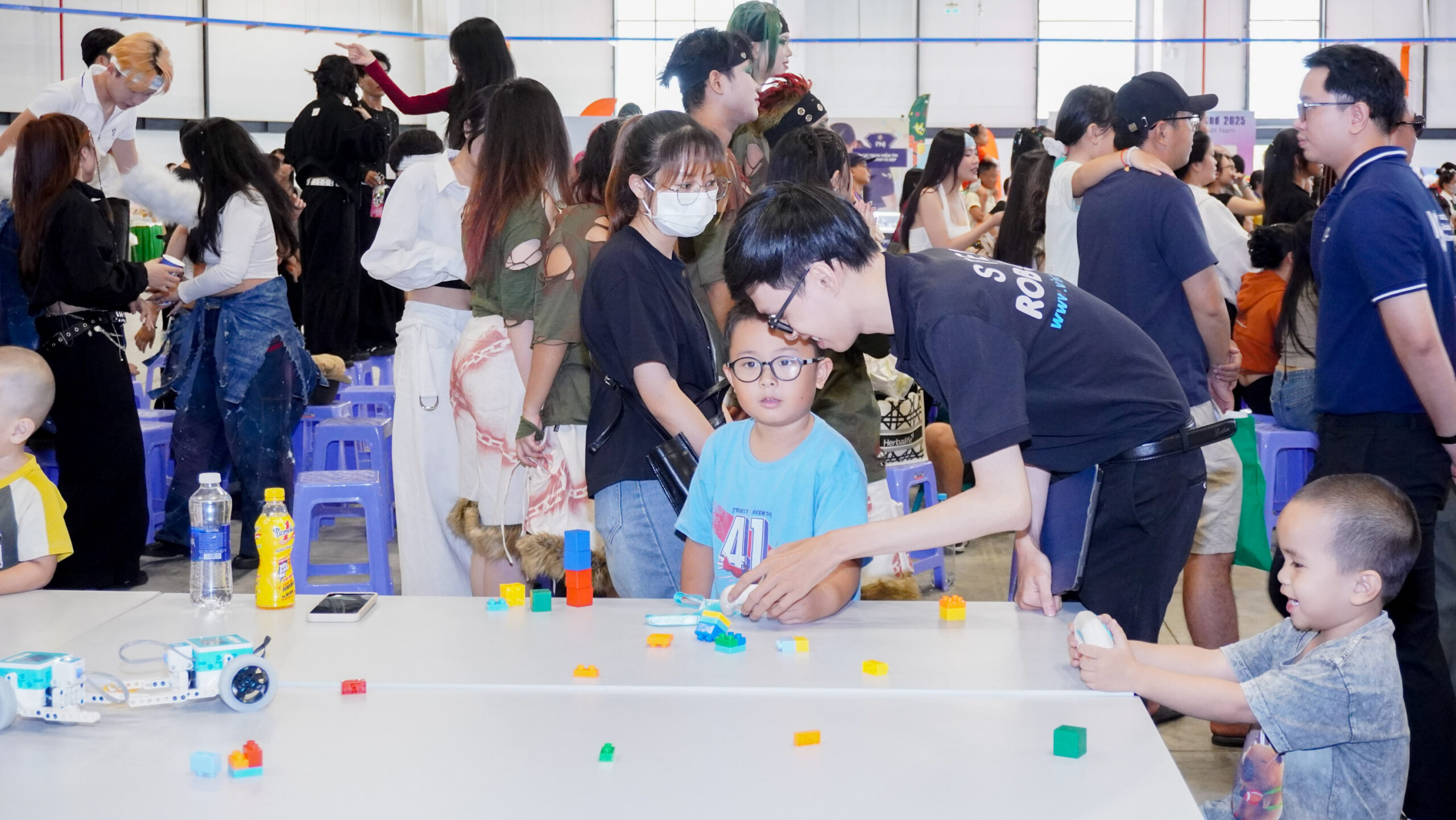 Các bé trải nghiệm Smart Feet Challenges tại Chuỗi sự kiện Thể thao - Giáo dục mùa hè 2025 - WTC Expo