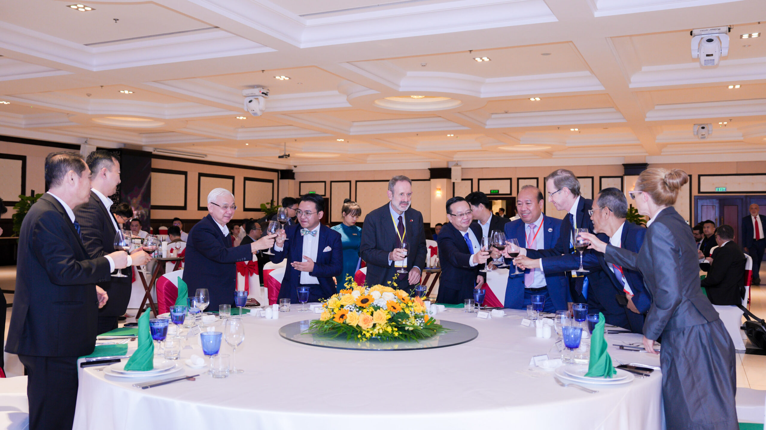 Đại biểu khách mời giao lưu tại tiệc Gala Dinner Diễn đàn đối thoại cấp cao về Quan hệ kinh tế ASEAN - ITALIA lần thứ 9 năm 2025
