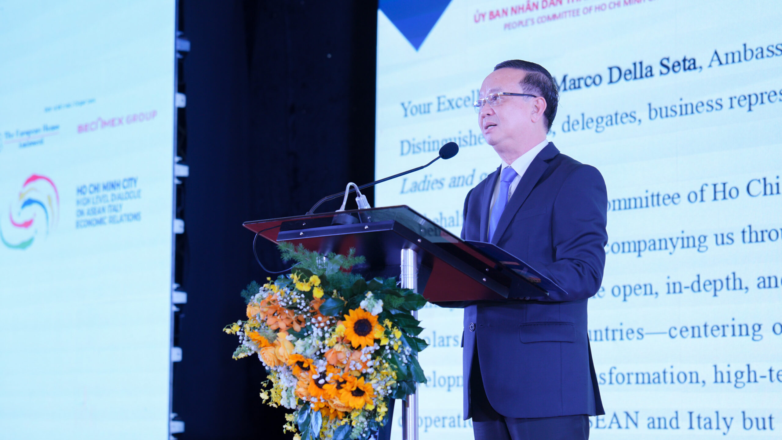 Đại biểu khách mời giới thiệu tại tiệc Gala Dinner Diễn đàn đối thoại cấp cao về Quan hệ kinh tế ASEAN - ITALIA lần thứ 9 năm 2025