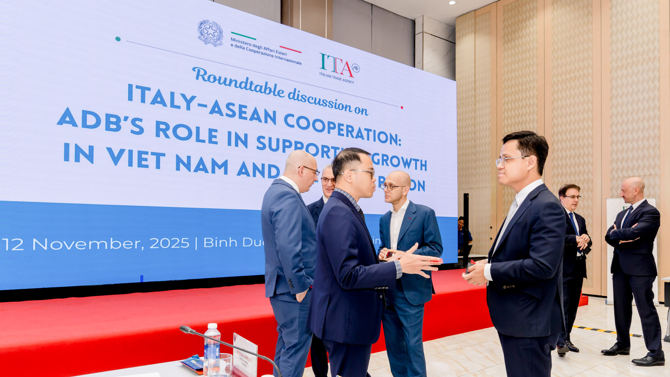 Thảo luận bàn tròn tại B2B networking Diễn đàn kinh tế ASEAN - ITALIA lần thứ 9 năm 2025