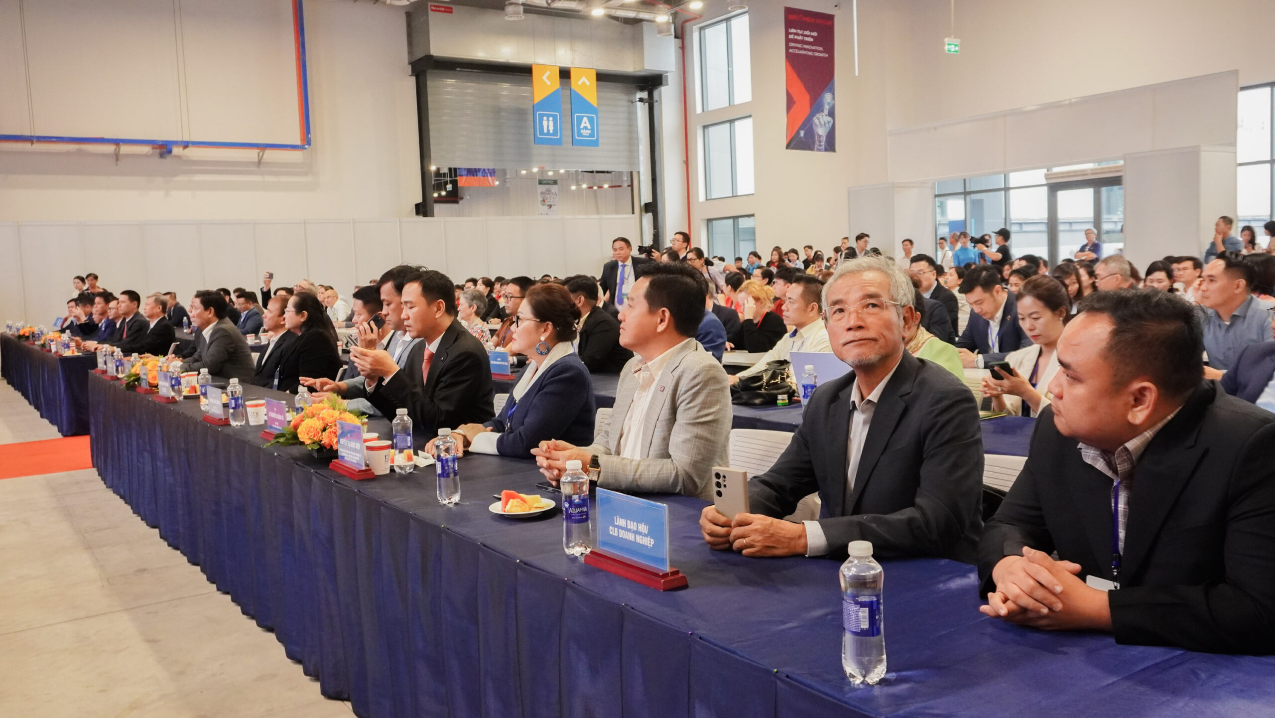 Đại biểu tham dự khai mạc Triển lãm - Diễn đàn về Công nghiệp hỗ trợ và Hội nghị kết nối cung cầu chuỗi cung ứng 2025