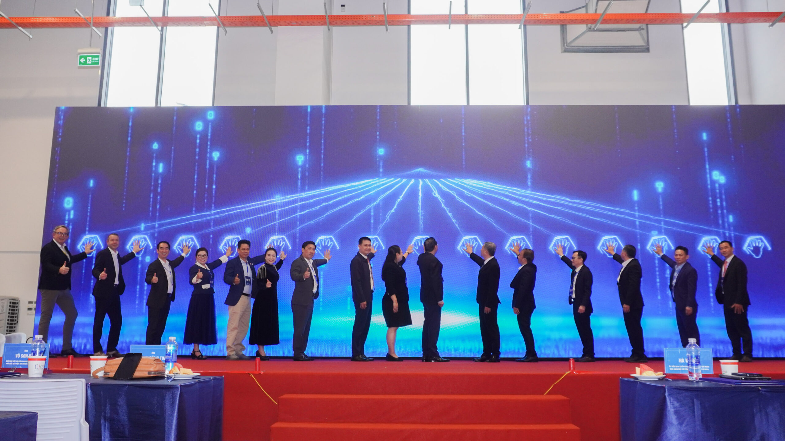 Lãnh đạo khai mạc Triển lãm công nghiệp hỗ trợ và Hội nghị kết nối cung cầu chuỗi cung ứng 2025