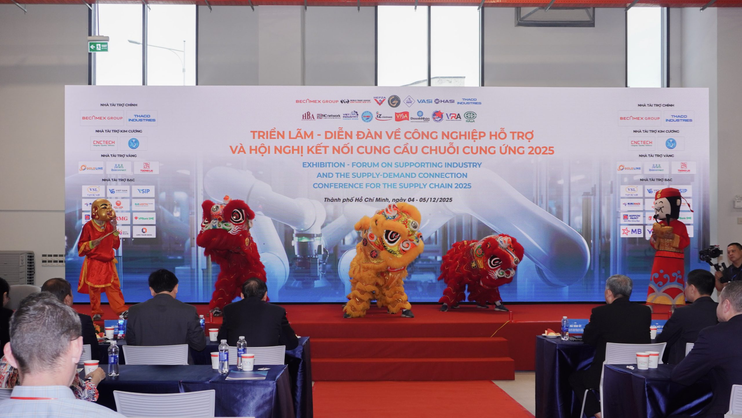 Múa lân khai mạc Triển lãm Công nghiệp Hỗ trợ 2025 tại WTC Bình Dương