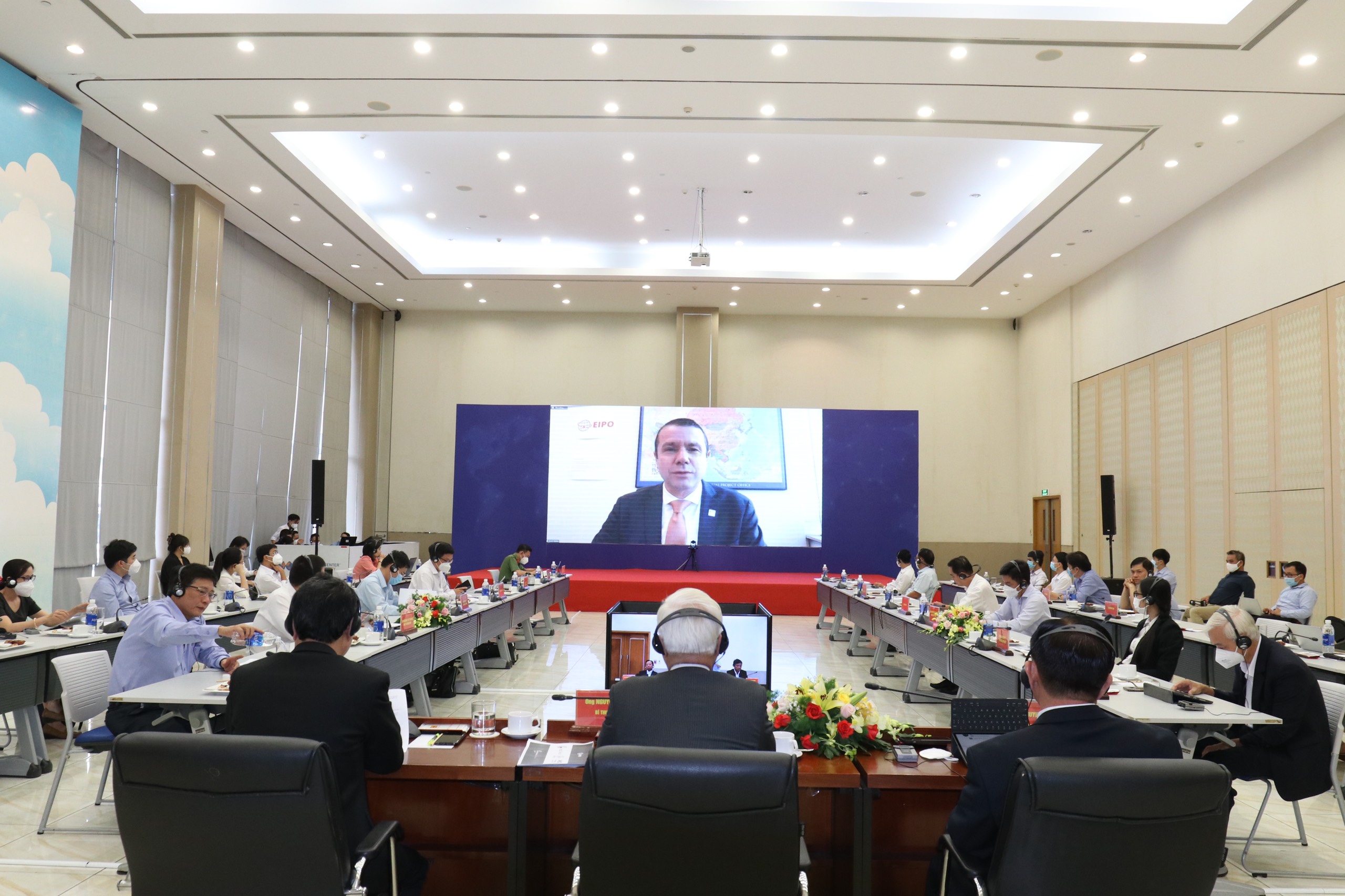 HỘI NGHỊ TRỰC TUYẾN BÌNH DƯƠNG – EINDHOVEN